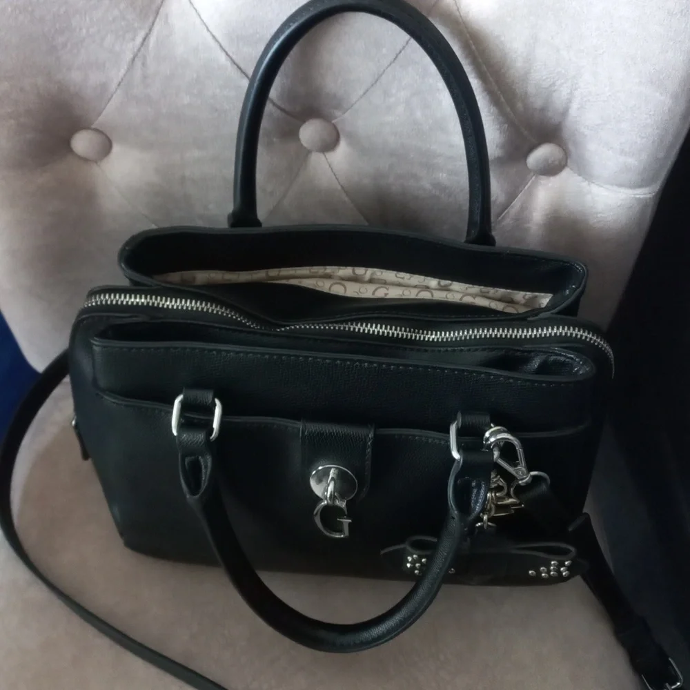 GUESS. - Picture 3 of 4